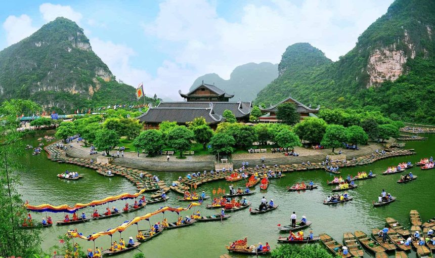 Ninh Binh 1 day tour: Hoa Lu – Trang An – Mua Cave