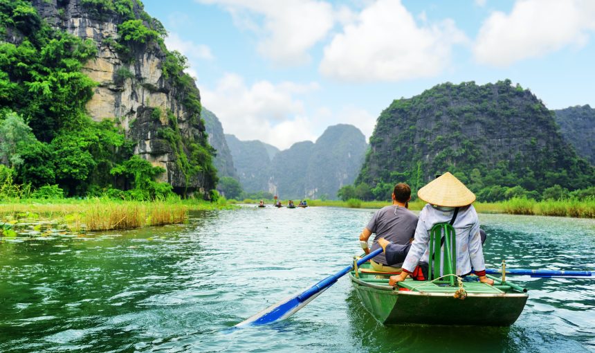 Ninh Binh 1 day tour: Hoa Lu – Tam Coc – Mua Cave