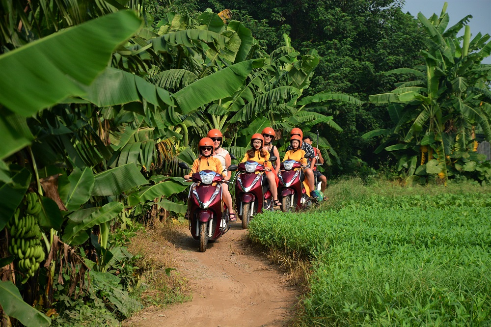 Motorbike-Tours-Led-By-Women