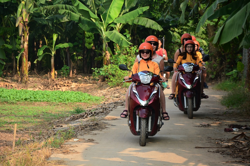 Motorbike-Tours-Led-By-Women