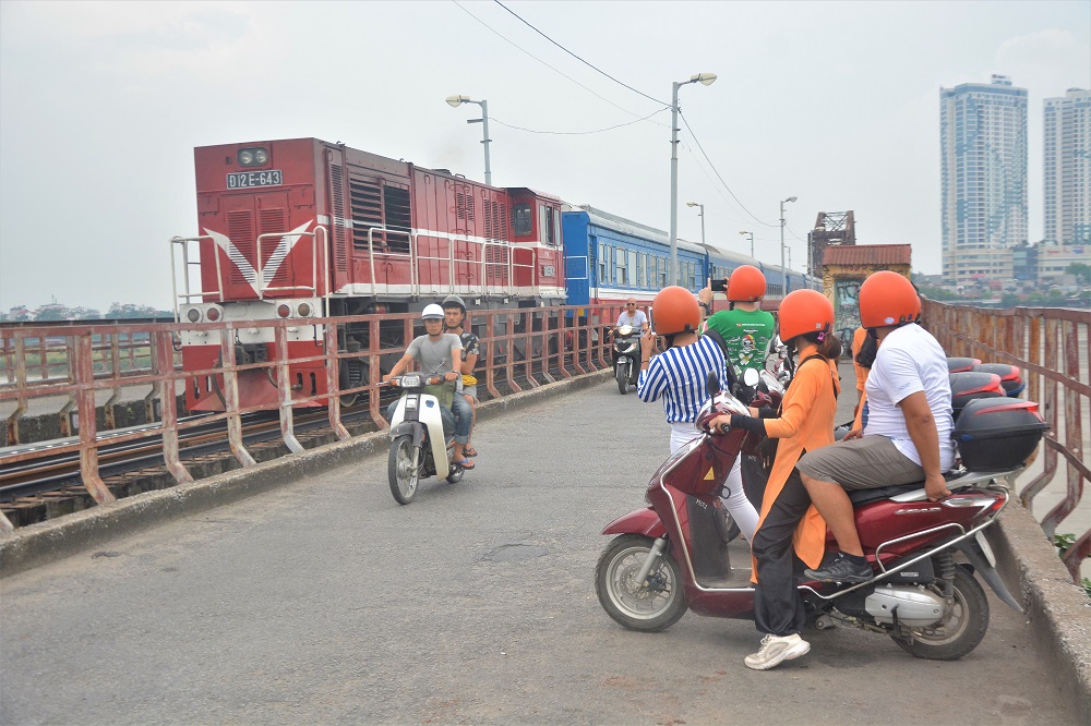 Motorbike-Tours-Led-By-Women